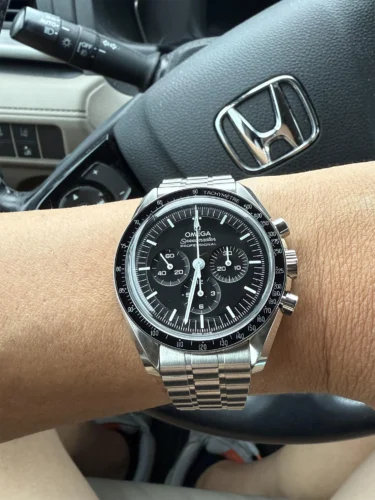 <span class="catname">Speedmaster</span><br>Omega Moonwatch<br> <span class="refnum">steel on steel</span> photo review