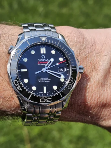 <span class="catname">Seamaster</span><br>Omega Diver 300m<br> <span class="refnum"> 212.30.41.20.01.003</span> photo review