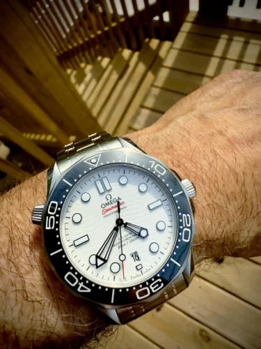 <span class="catname">Seamaster</span> <br>Omega Diver 300m<br> <span class="refnum">210.30.42.20.04.002</span> photo review
