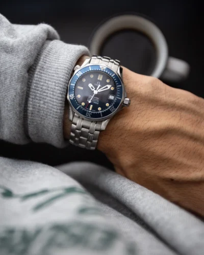 <span class="catname">Seamaster</span> <br>Omega Diver 300m<br> <span class="refnum">210.30.42.20.03.001</span> photo review