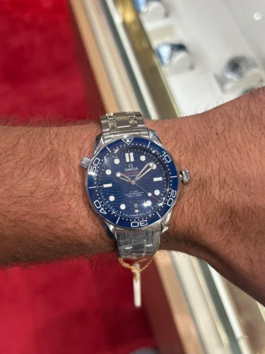 <span class="catname">Seamaster</span> <br>Omega Diver 300m<br> <span class="refnum">210.30.42.20.03.001</span> photo review