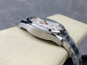 Case profile on the side opposite the crown, white and rose tone Aqua Terra