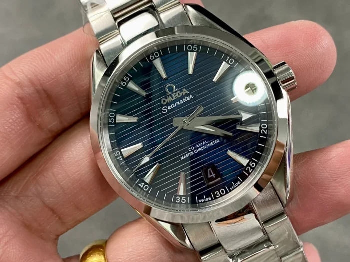 Omega Aqua Terra 220.10.41.21.03.004 dial held in hand
