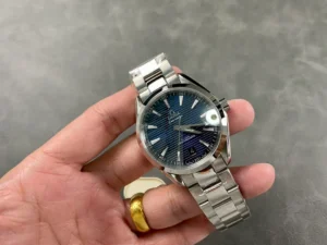 Watch in an open palm, full bracelet