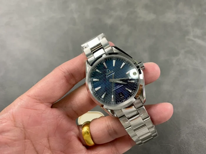 Watch in an open palm, full bracelet