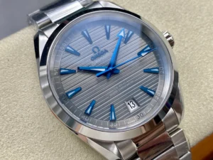 Dial from the right, blue markers and date at 6
