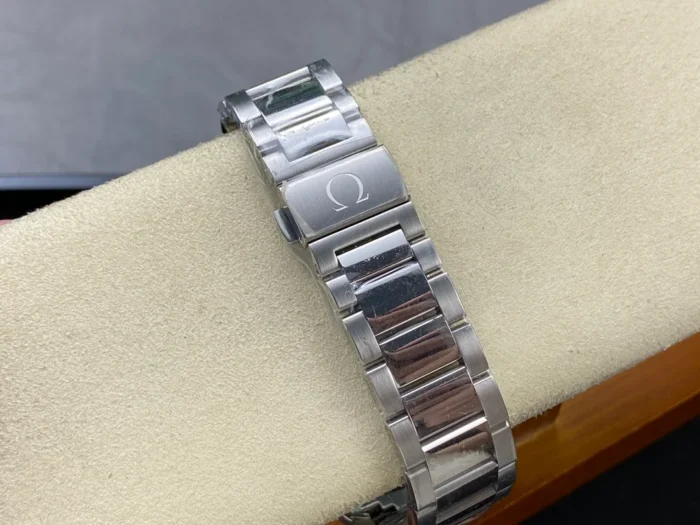 Bracelet on the cushion with the Omega symbol on the clasp, navy wave Aqua Terra