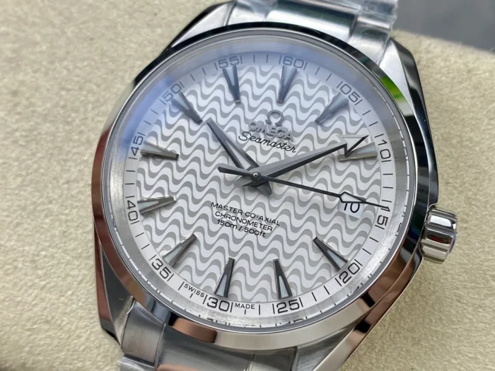 Silver wave dial from the right, date at 3