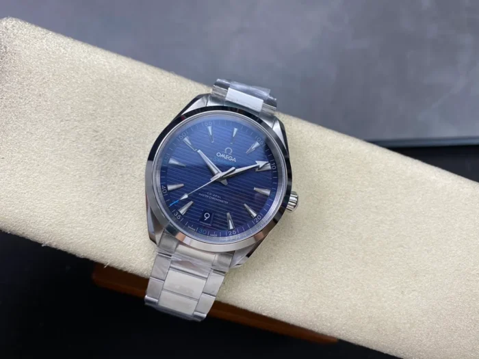 Watch on a display cushion, wide view, blue Aqua Terra, cushion set