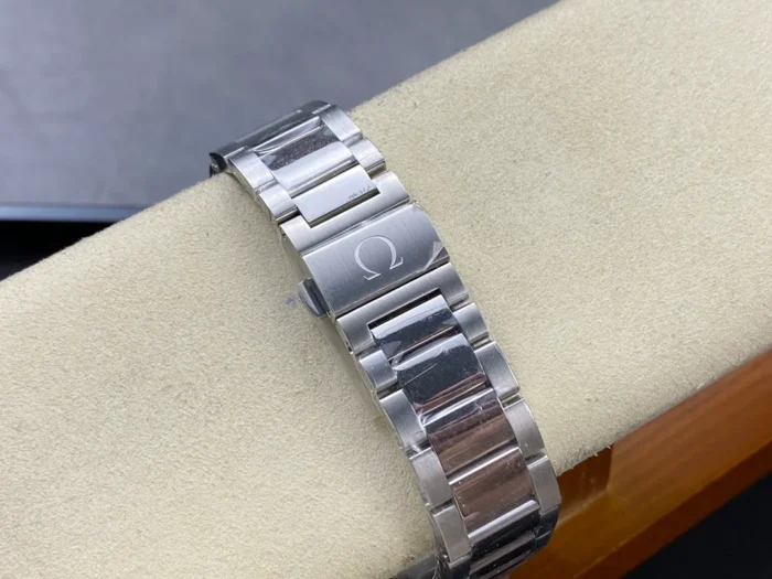 Bracelet on the cushion with the Omega symbol on the clasp, Spectre Aqua Terra