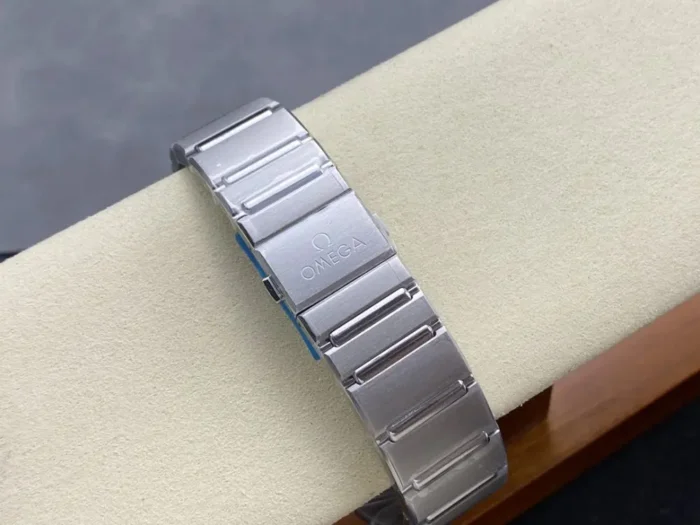 Silver tone bracelet links of the 41mm blue textured model, Omega name on the clasp cover