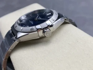 Crown side of the 41mm blue textured model, silver tone crown between the claws