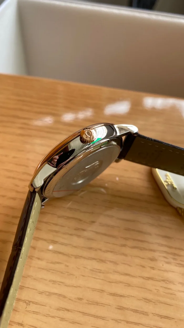 Crown side profile showing the slim case