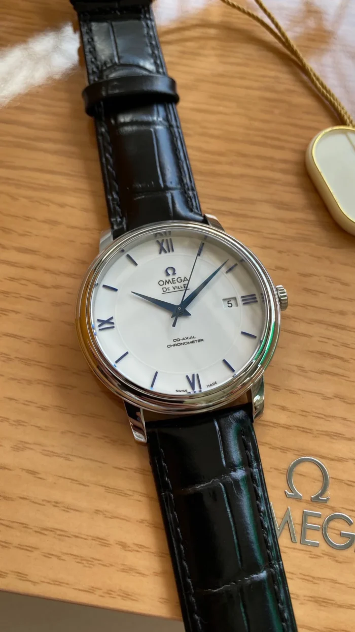 Front view of the white dial and blue hands with the tag