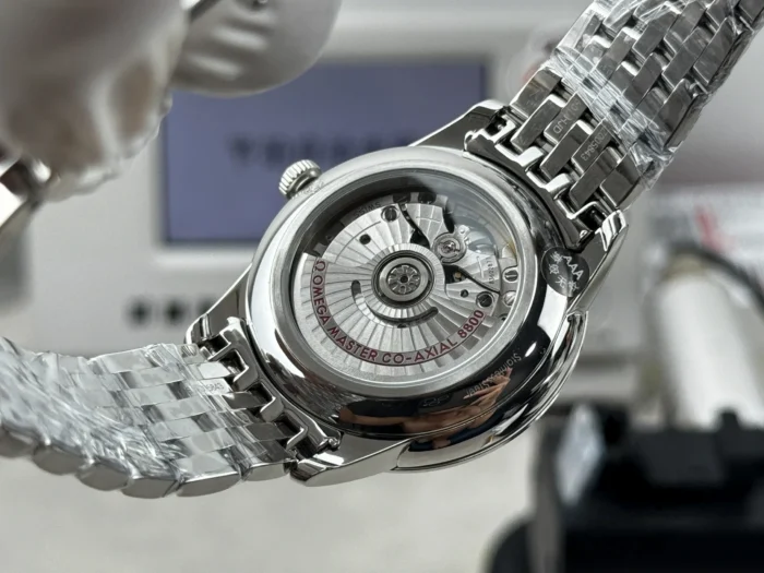 Display caseback with red rotor lettering, bracelet in film