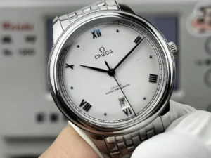 De Ville Prestige 434.10.40.20.02.001 white dial up close