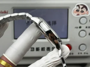 Left side profile of the slim case