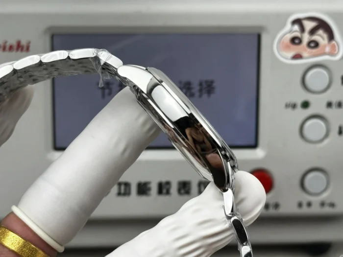Left side profile of the slim case