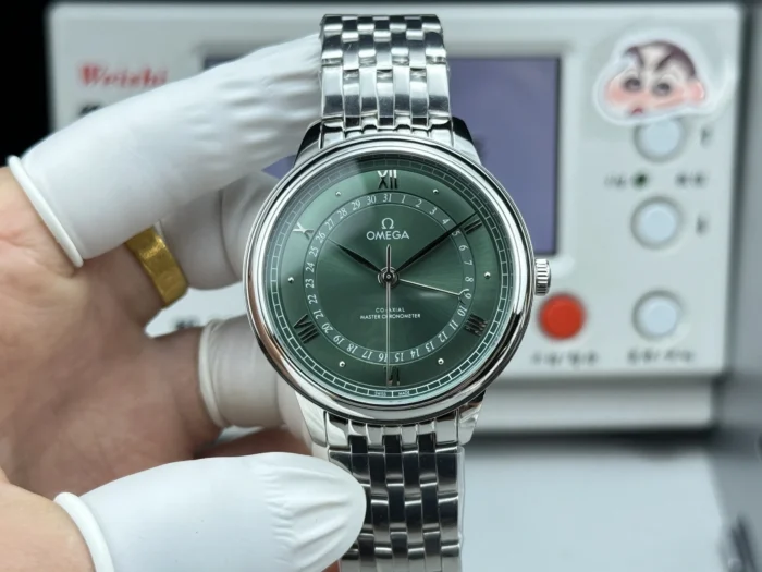 De Ville Prestige 434.10.40.20.10.001 green dial, front view