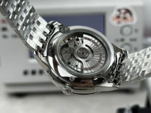 Display caseback with red rotor lettering