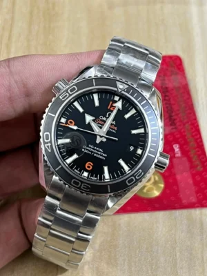 Dial from the left in hand