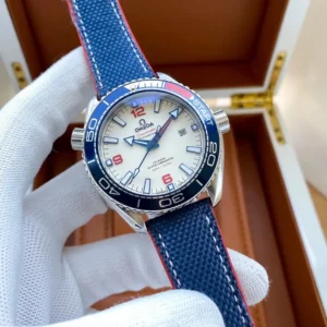 Dial at an angle in a gloved hand, red 12 and blue hands