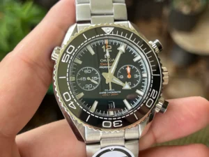 Dial from the left in hand, orange chronograph hand