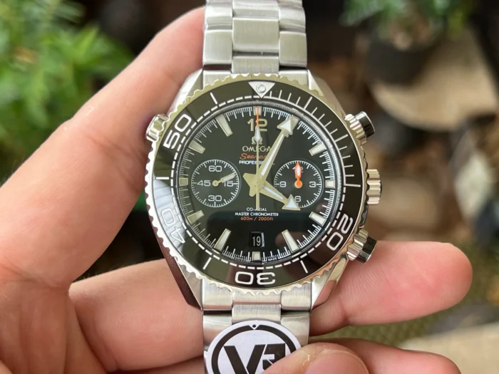 Watch in hand with the bracelet and sticker below