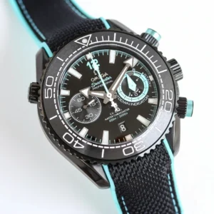 Dial angled to the right, turquoise 12 and countdown subdial