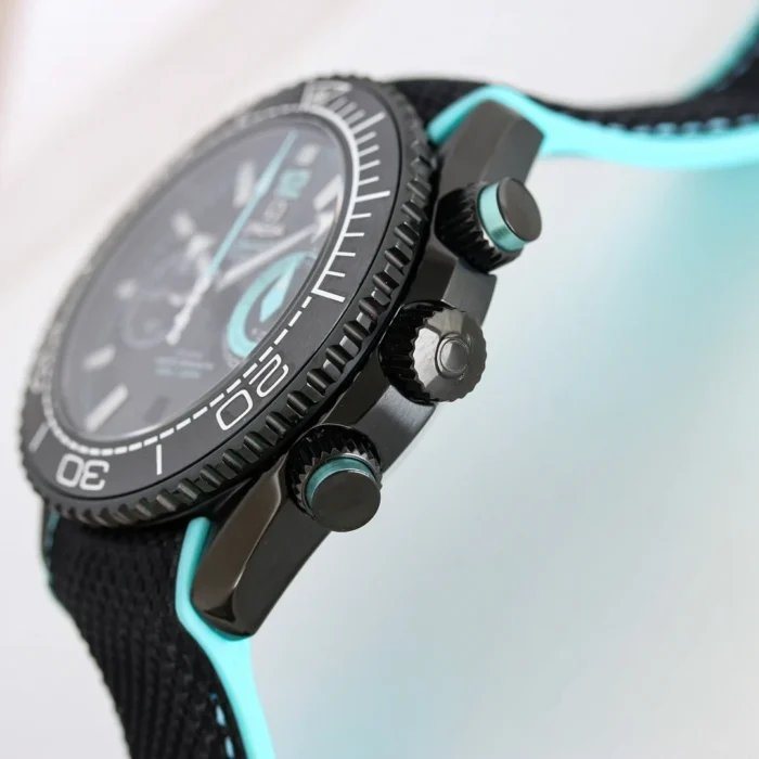 Crown and turquoise-tipped pushers seen from the side