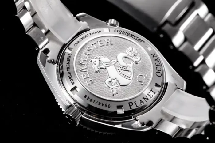Solid caseback with the seahorse emblem and Liquidmetal engraving
