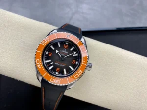 Watch on a display cushion, wide view, Ultra Deep on black rubber