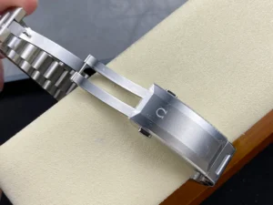 Folding clasp opened at the edge of the cushion, Ultra Deep on a bracelet