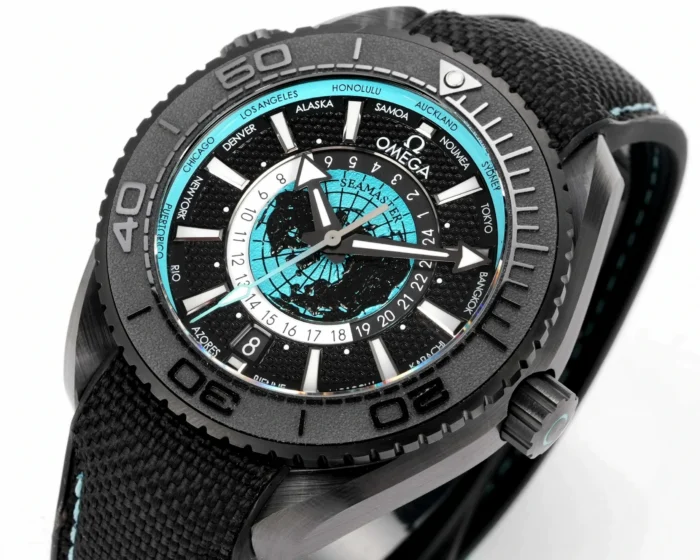 Dial angled to the right, turquoise map in the centre