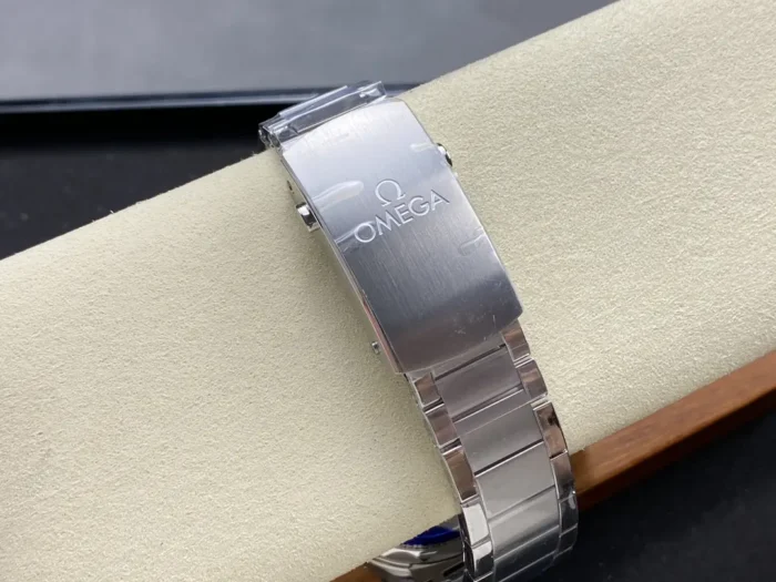 Closed clasp signed Omega, bracelet wrapped around the cushion