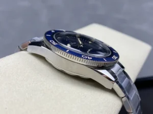 Left case flank and the knurled bezel ring