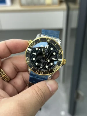 Dial in hand from the left, bracelet still in blue film