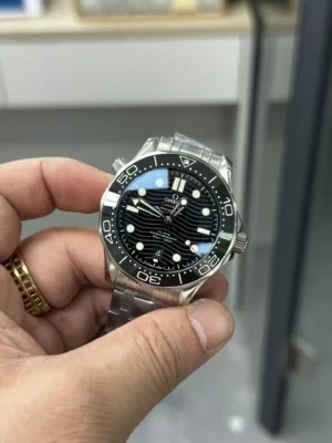 Dial from the left in hand, black bezel numerals
