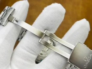 Unfolded clasp blades with the Omega logo on the tip
