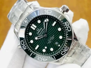 Green wave dial from the right with the bezel at an angle