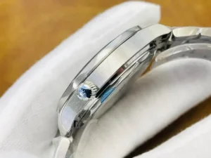 Case flank with the valve crown, resting on a white glove