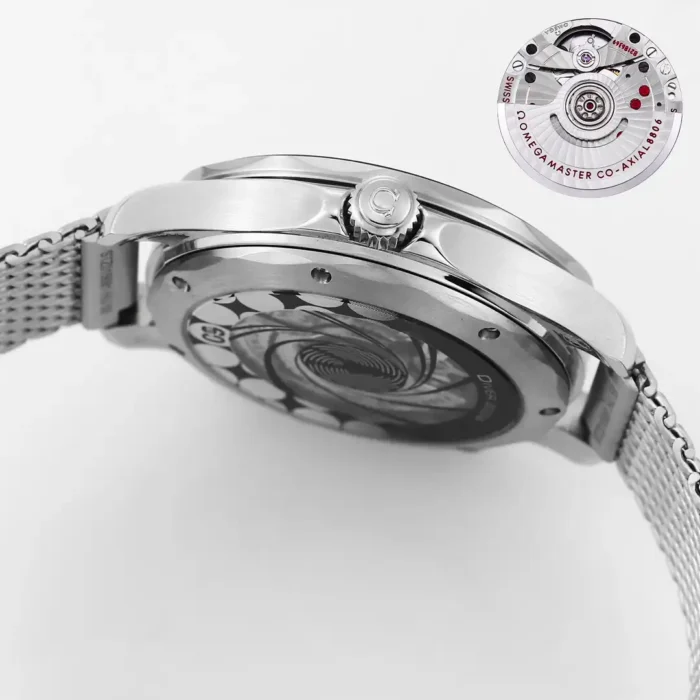 Case edge from below with the caseback at an angle
