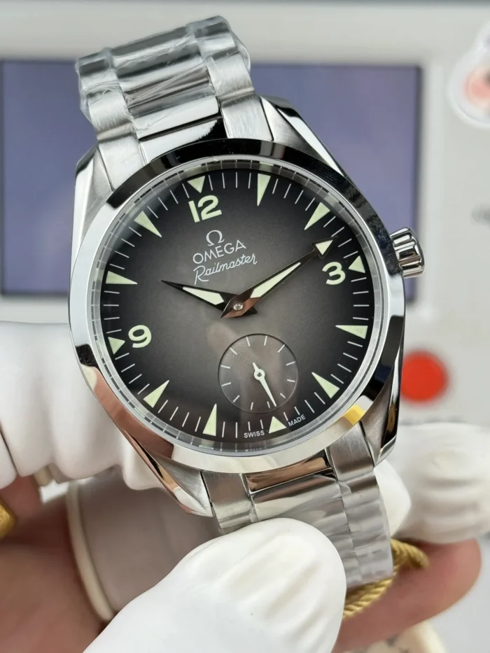 Grey fume dial with Railmaster script, held in finger cots