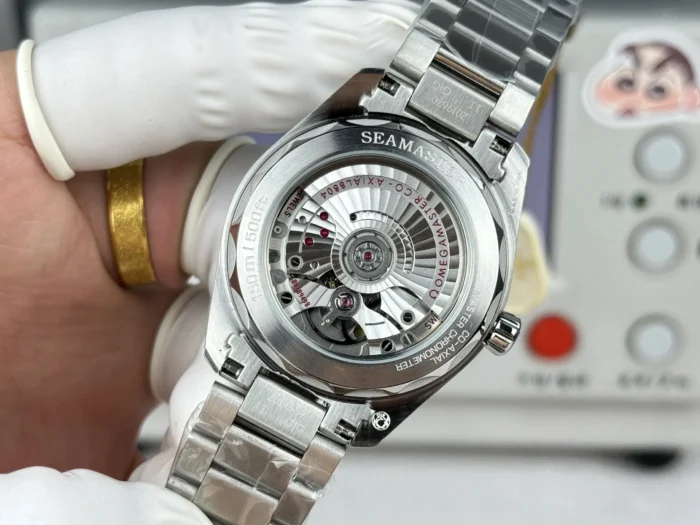 Clear caseback with Seamaster engraving, rotor visible