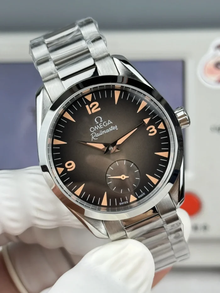 Brown fume dial with orange numerals, held in finger cots