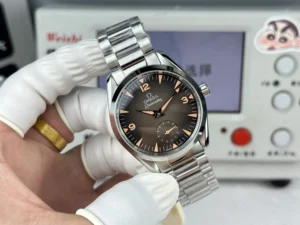 Dial in hand in front of a timing machine