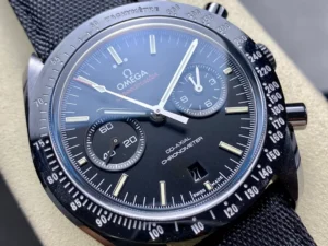 Speedmaster Dark Side of the Moon 311.92.44.51.01.003 dial seen from the left