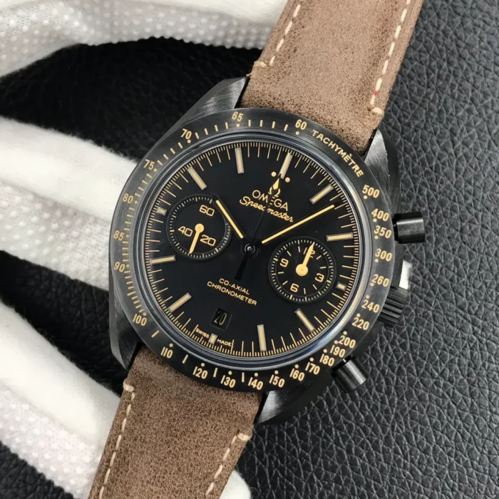 Dial tilted slightly, beige tachymeter numerals on the black bezel