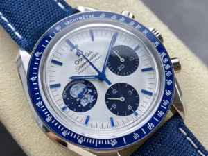 Close-up of the silver dial, Snoopy counter and blue hands