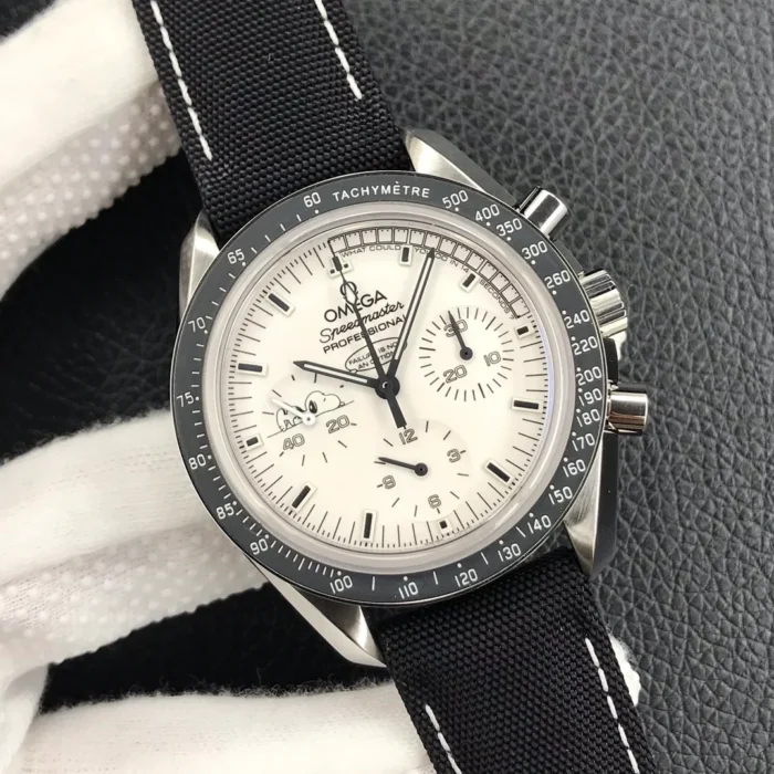 Speedmaster Silver Snoopy Award 311.32.42.30.04.003 front view